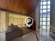 Casa com 3 Quartos e 5 banheiros à Venda, 349 m² por R$...