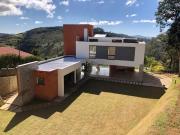 Casa com 3 Quartos e 5 banheiros à Venda, 371 m² por R$...