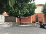 Casa com 3 Quartos e 6 banheiros à Venda, 420 m² por R$...