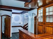 CASA COM 3 QUARTOS E 6 VAGAS DE GARAGEM À VENDA NA CASA...