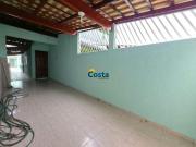 Casa com 3 quartos e amplo quintal