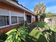 Casa com 3 quartos e pátio