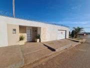 Casa com 3 quartos e piscina