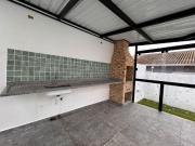 Casa com 3 quartos e piscina em Peruíbe