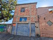 Casa com 3 quartos para alugar no bairro Milionários, 50m²