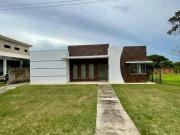 Casa com 3 Quartos, sendo 1 Suíte 200 m² aluguel por R$...