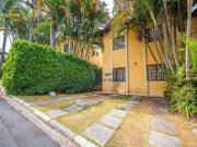 Casa com 3 quartos sendo 1 suíte à venda na Granja Viana...