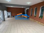 Casa com 3 quartos sendo 1 suíte e 3 vagas de garagem