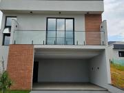 CASA COM 3 QUARTOS SENDO 1 SUÍTE E PISCINA PARK GRAN...