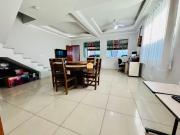 Casa com 3 quartos, suãte e 2 vagas!