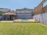 Casa com 3 quartos, vaga, piscina, Juncker e com patio...