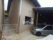 Casa com 3 quartos Ã venda, 240 mÂ² por R$ 720.000...