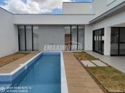 Casa com 3 suítes, 4 vagas e espaço gourmet com piscina...