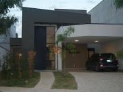 Casa com 3 dormitórios à venda, 147 m² por R$...