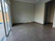 Casa em condomínio, com 3 suítes à venda, 192m² por R$...