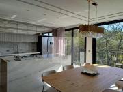 Casa com 3 Suítes à venda, 221 m² por R$ 2.647k...