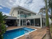 Casa com 3 suítes à venda, 348 m² de construção por R$...