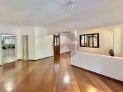 Casa com 3 Suítes à venda, 455 m² por R$ 2.240.000...