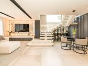 Casa com 450m² privativos 4 Suítes e 4 vagas de garagem...