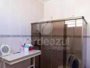 Casa com 4 dormitÃ³rios e edÃcula com dois dormitÃ³rios...