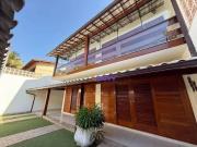 Casa com 4 dormitórios à venda, 240 m² por R$...