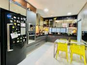 Casa com 4 dormitÃ³rios Ã venda, 365 mÂ² por R$...