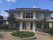 Casa com 4 dormitórios à venda, 1054 m² por R$...