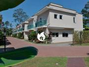 Casa com 4 dormitórios à venda, 130 m² por R$...