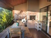 Casa com 4 dormitórios à venda, 144 m² por R$...