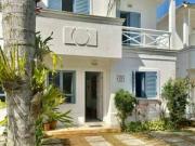 Casa com 4 dormitórios à venda, 151 m² por R$...