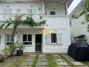 Casa com 4 dormitórios à venda, 151 m² por R$...