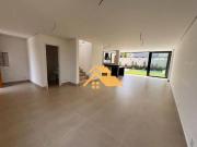 Casa com 4 dormitórios à venda, 170 m² por R$...