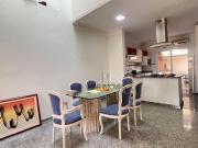 Casa com 4 dormitórios à venda, 171 m² por R$...