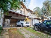 Casa com 4 dormitórios à venda, 174 m² por R$...