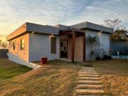 Casa com 4 dormitórios à venda, 180 m² por R$...