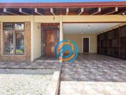 Casa com 4 dormitórios à venda, 180 m² por R$...