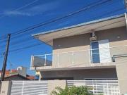 Casa com 4 dormitórios à venda, 180 m² por R$ 880.000...