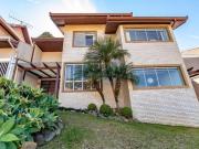 Casa com 4 dormitórios à venda, 200 m² por R$...