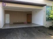 Casa com 4 dormitórios à venda, 200 m² por R$...