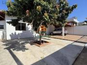 Casa com 4 dormitórios à venda, 200 m² por R$...