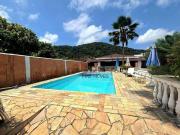 Casa com 4 dormitórios à venda, 200 m² por R$...