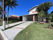 Casa com 4 dormitórios à venda, 200 m² por R$...