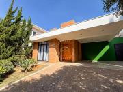 Casa com 4 dormitórios à venda, 200 m² por R$...