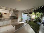 Casa com 4 dormitórios à venda, 200 m² por R$...