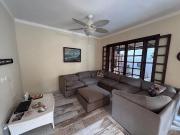 Casa com 4 dormitórios à venda, 200 m² por R$...