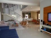 Casa com 4 dormitórios à venda, 210 m² por R$...