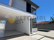 Casa com 4 dormitórios à venda, 210 m² por R$...