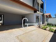 Casa com 4 dormitórios à venda, 215 m² por R$...