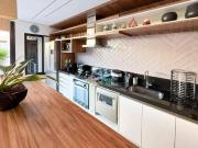 Casa com 4 dormitórios à venda, 215 m² por R$...