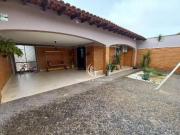 Casa com 4 dormitórios à venda, 217 m² por R$ 900.000,00...